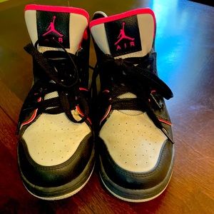 Jordan’s shoes girls or womens size!